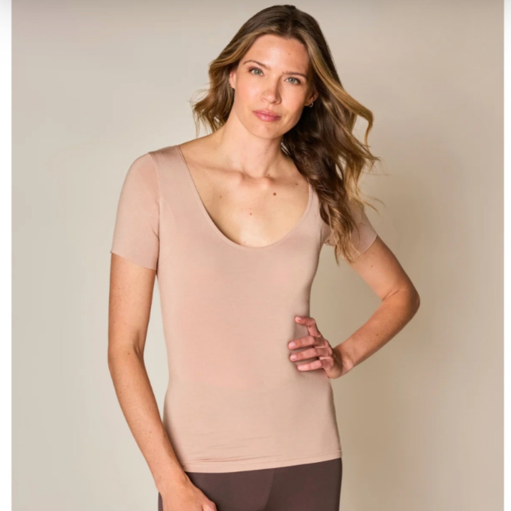 Numi Signature Undershirt Womens M Almond Beige Sweat Proof Scoop Neck Layering